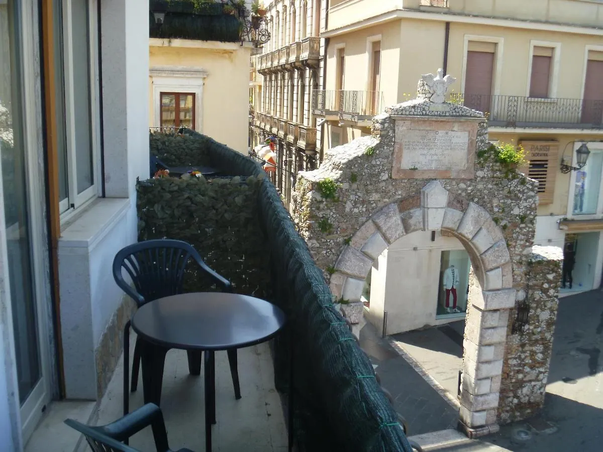 B&B Porta Del Re Taormina Oda ve Kahvaltı
